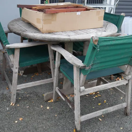 Outdoor table and 4 chairs