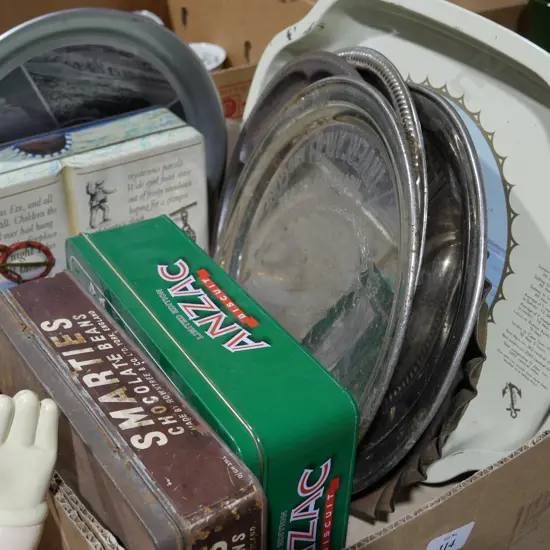 Advertising trays, tins