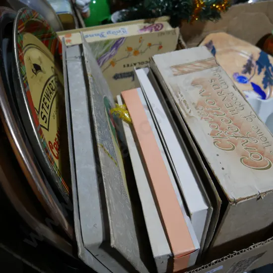 Advertising trays, chocolate boxes