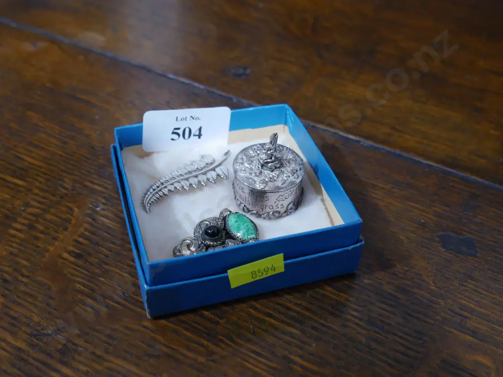 3 silver items, brooch, etc Image 1++