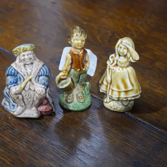 3 large Wade wymsies