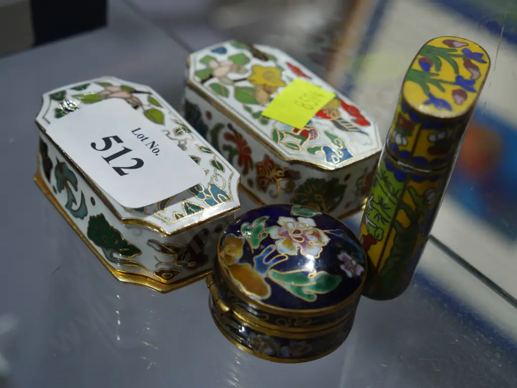 4 Closione trinkets Image 1++