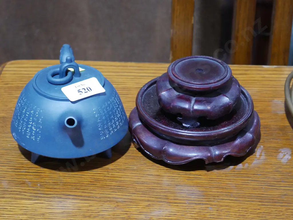 Oriental tea pot and stands Image 1++