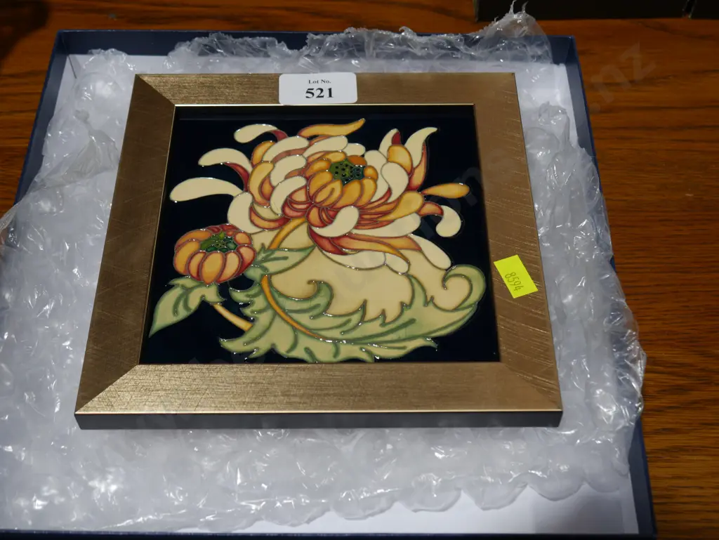 Boxed Moorcroft hanging tile Image 1++