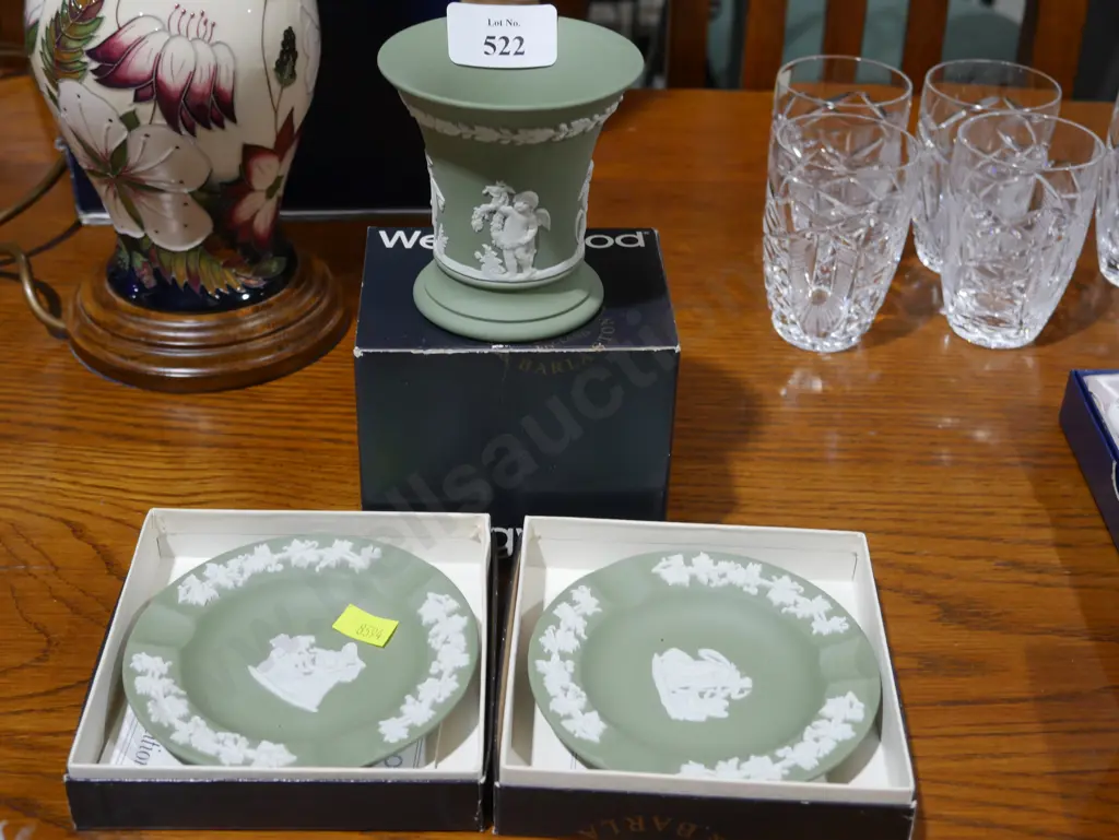 Boxed green Wedgewood china Image 1++
