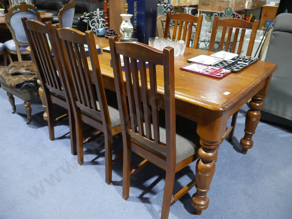 Dining table and 6 chairs Image 1++