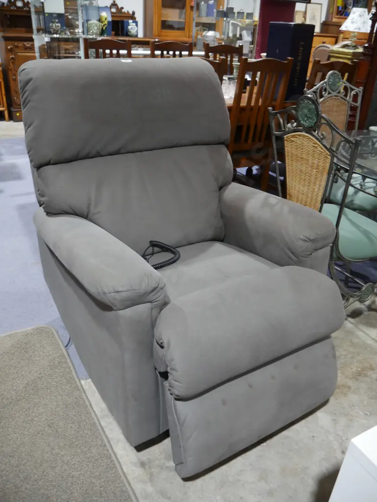 Electric Lazboy lift recliner Image 1++