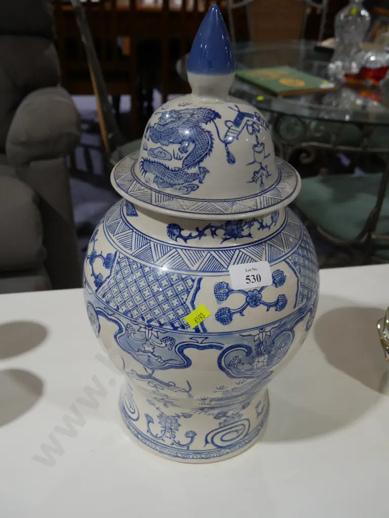 Blue and white lidded jar Image 1++