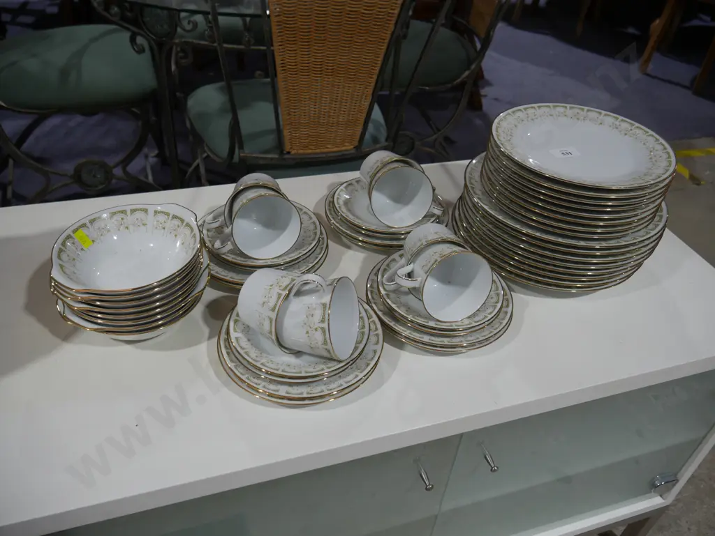Noritake Sonia dinner set Image 1++