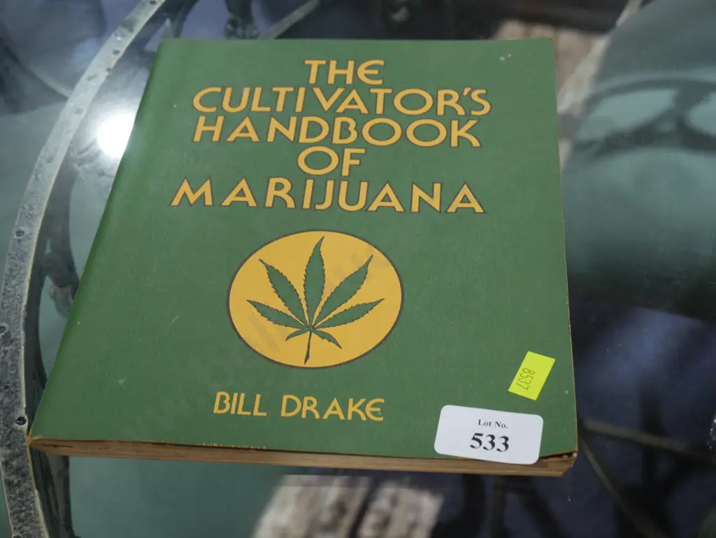The cultivators handbook of marijuana Image 1++
