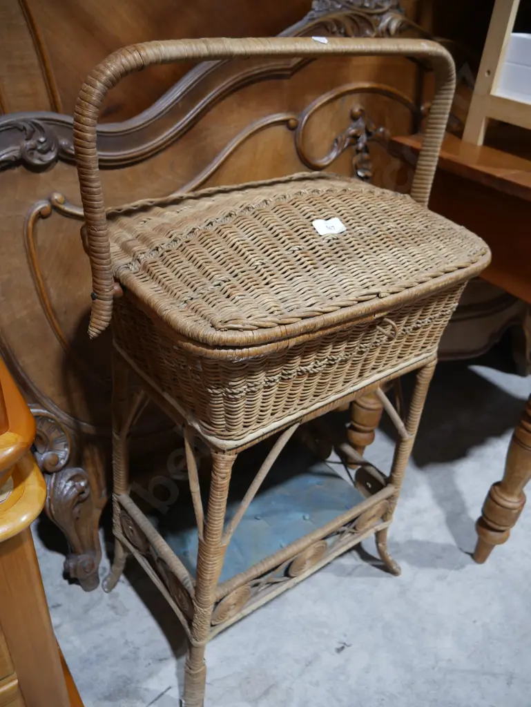 Wicker sewing basket Image 1++
