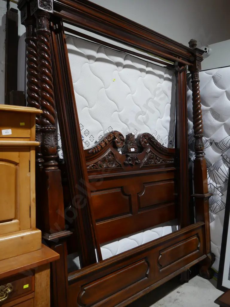 4 poster bed Image 1++