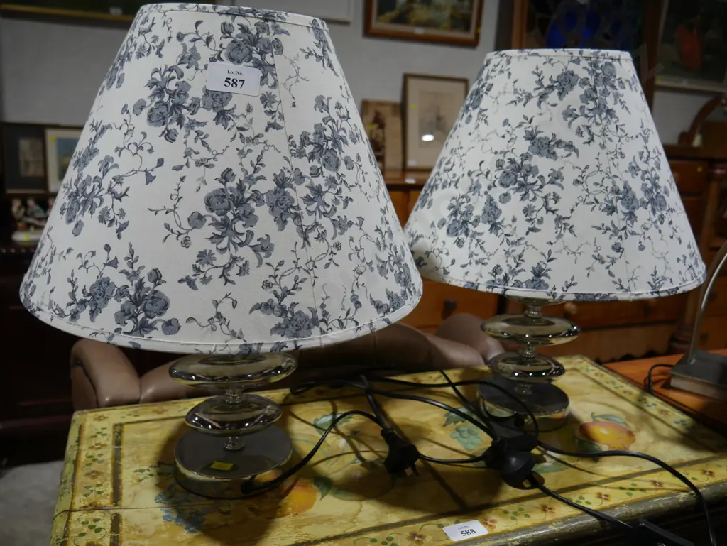Pair of table lamps Image 1++