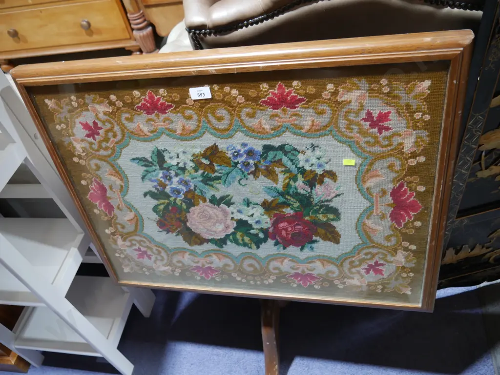 Tapestry top folding table Image 1++