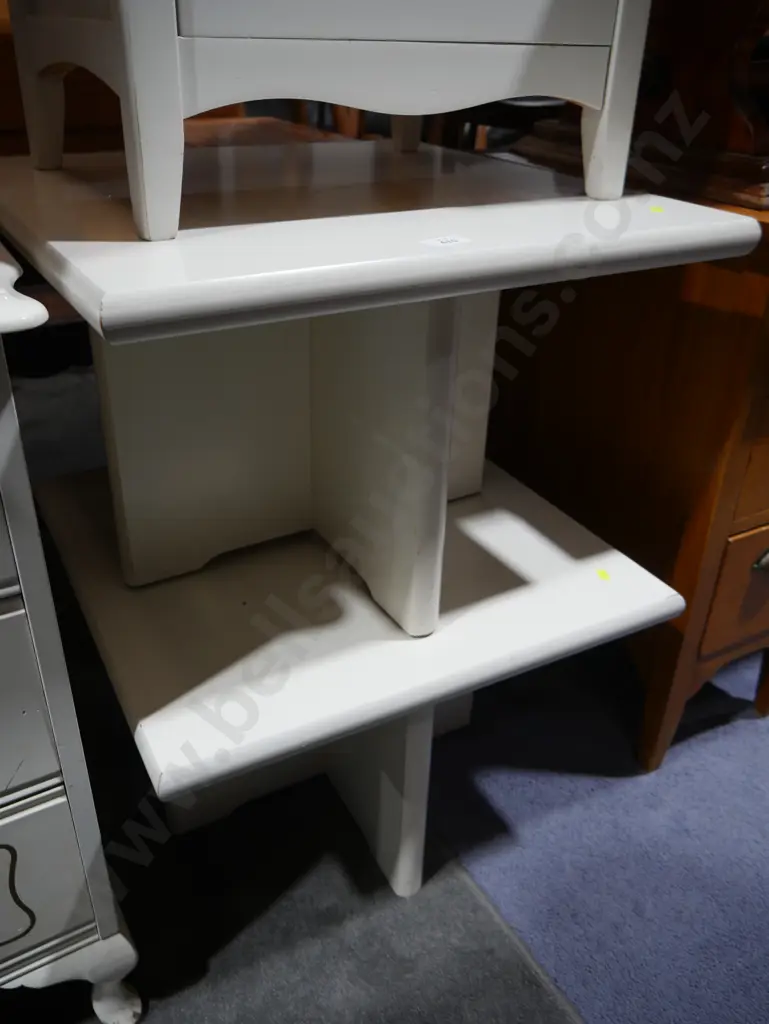 White side tables Image 1++