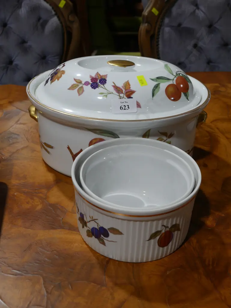 R. Worcester casserole dish 2 bowls Image 1++