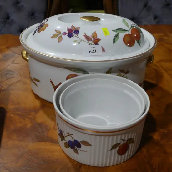R. Worcester casserole dish 2 bowls