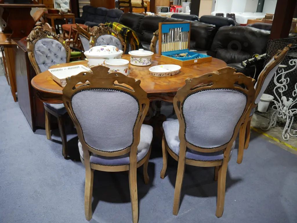 Dining table and 8 chairs Image 1++