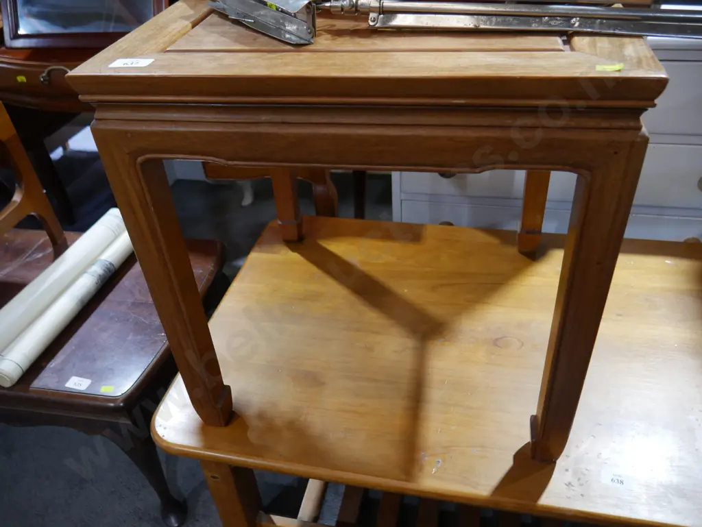 Side table Image 1++