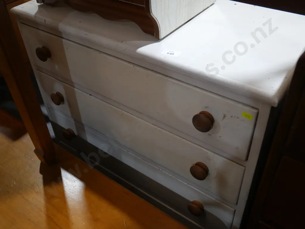 4 drawer chest Image 1++
