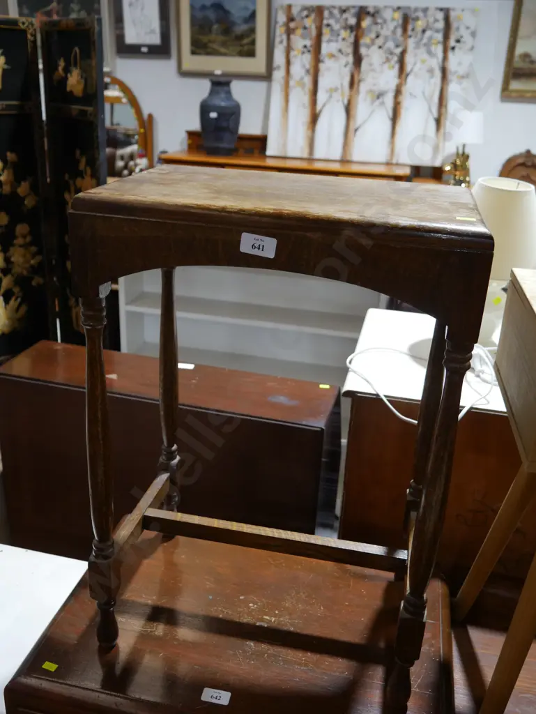 Side table Image 1++