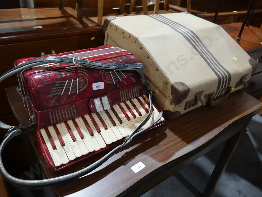 Serenelli accordion Image 1++