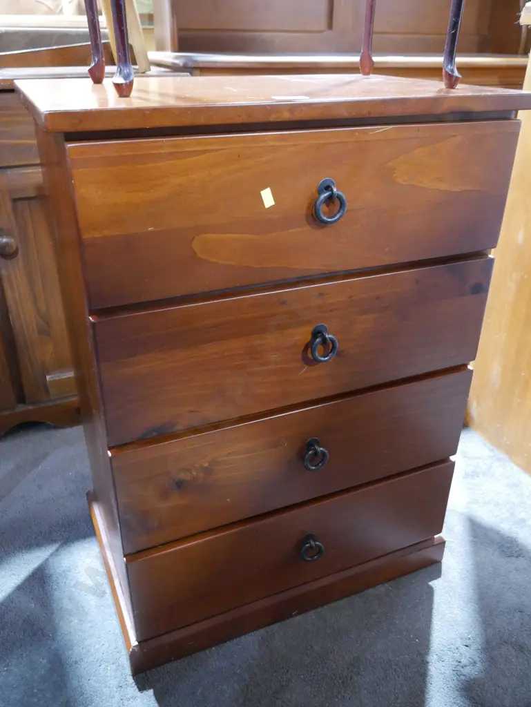 4 drawer chest Image 1++