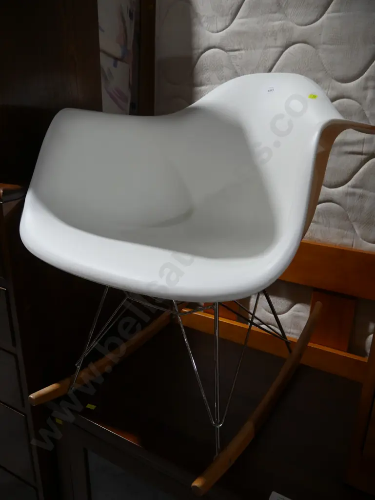 Rocking chair Image 1++