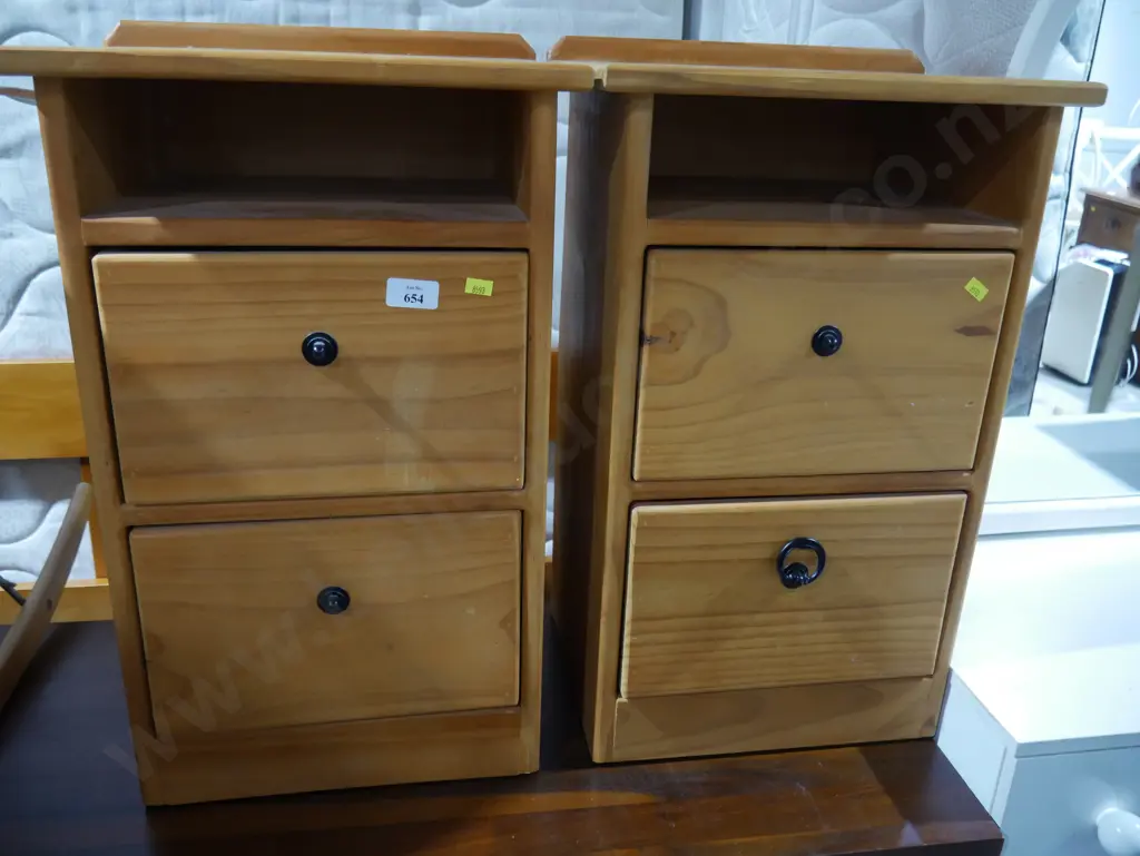 Pair of bedside drawers Image 1++