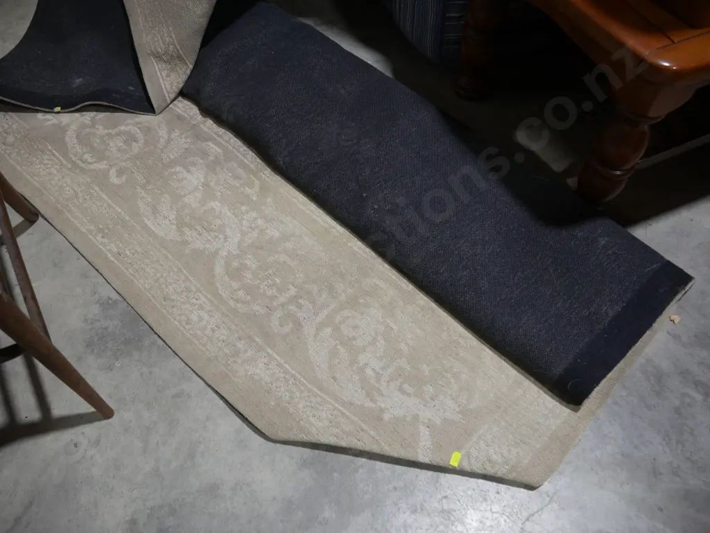 Large floor rug Image 1++