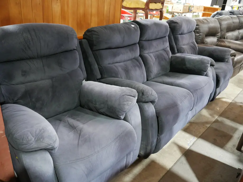 3 piece lounge suite Image 1++