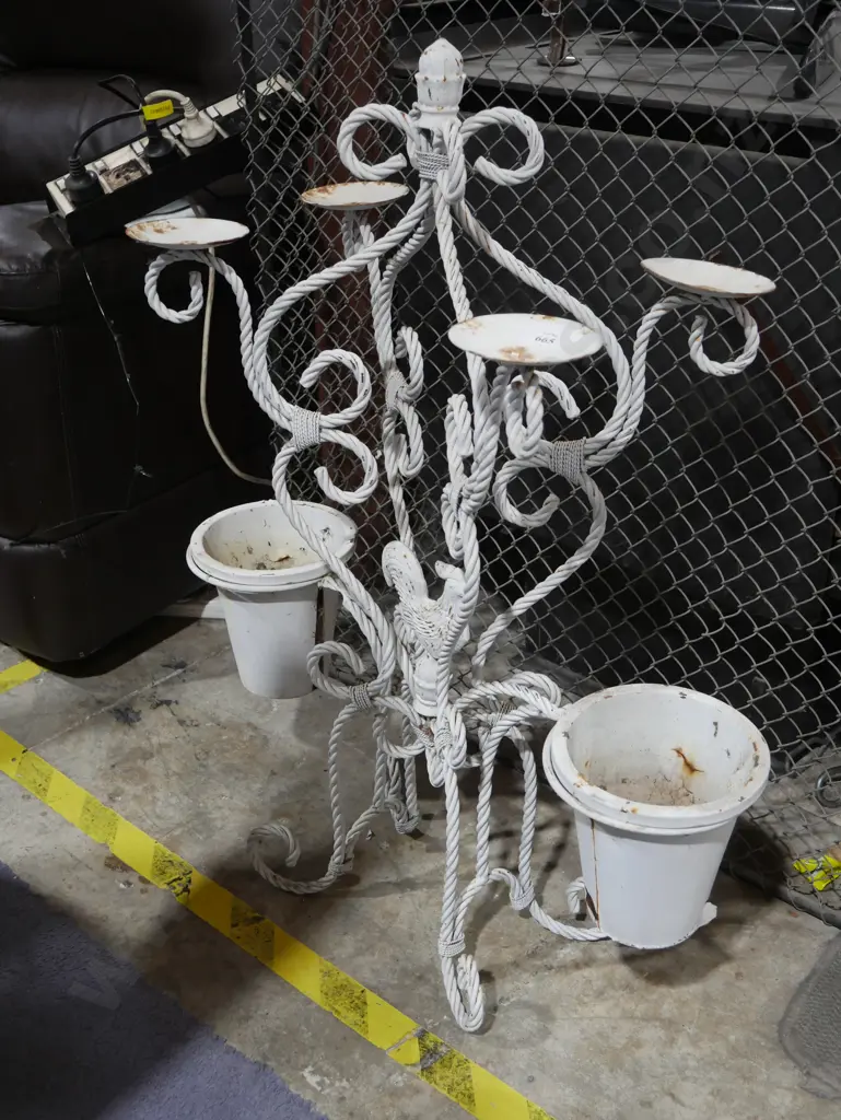 Metal candle and plant pot stand Image 1++