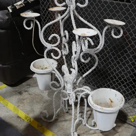 Metal candle and plant pot stand