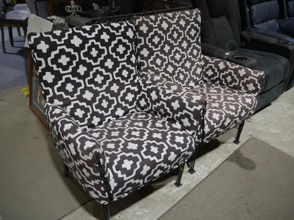 Pair of arm chairs Image 1++