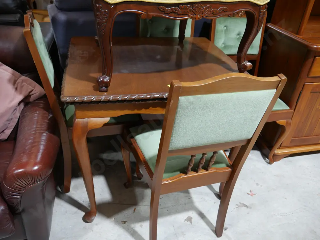 Dining table & 4 chairs Image 1++