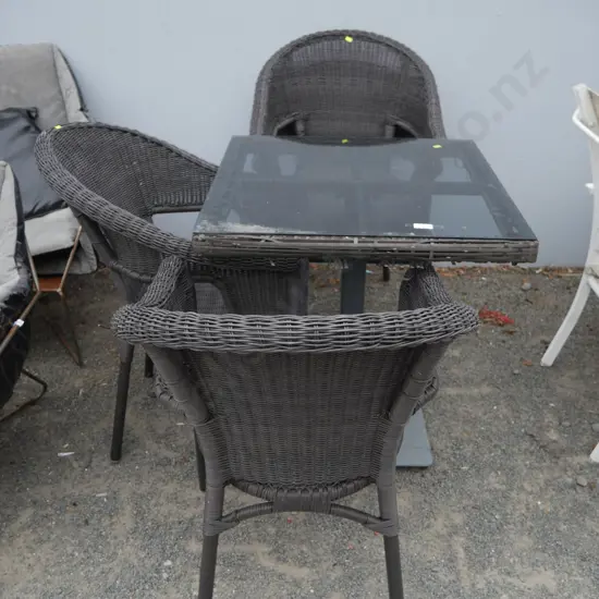 Outdoor table and 4 chairs