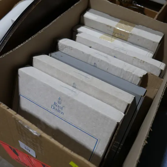 Royal Doulton, Wedgewood display plates