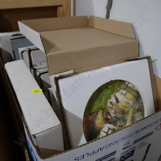 Royal Doulton, Wedgewood display plates