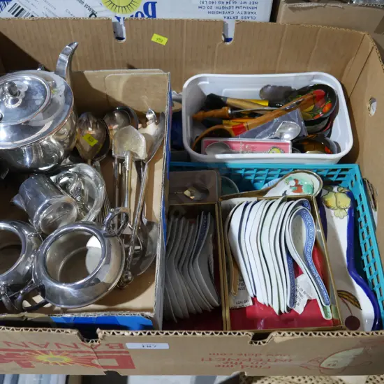 Oriental soup spoons, cutlery etc