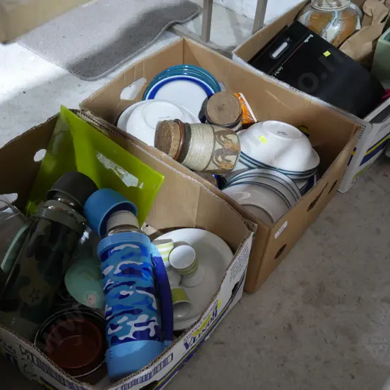 2 boxes, Pottery, dinner plates etc