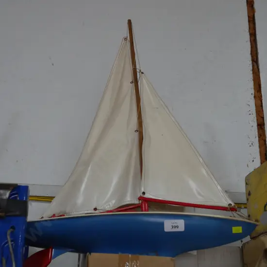 Toy sail boat