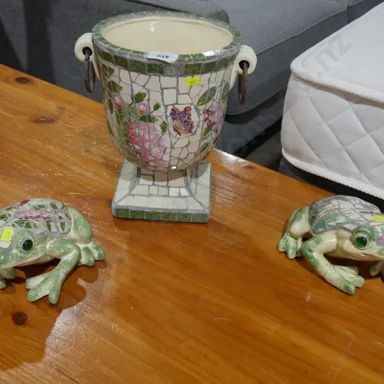 Mosaic vase and frogs