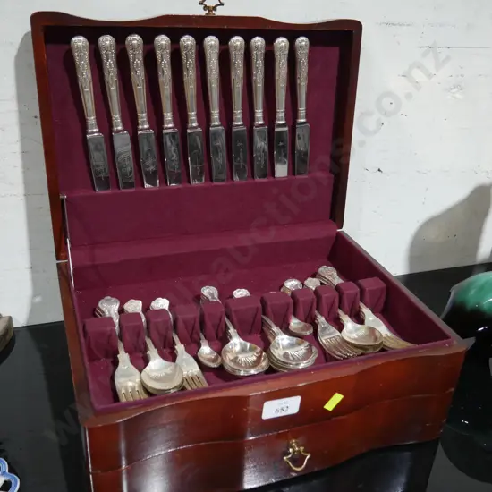 Cased silver plated cutlery