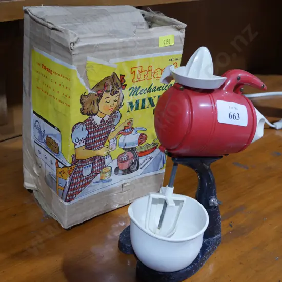 Tri-ang mechanical mixer