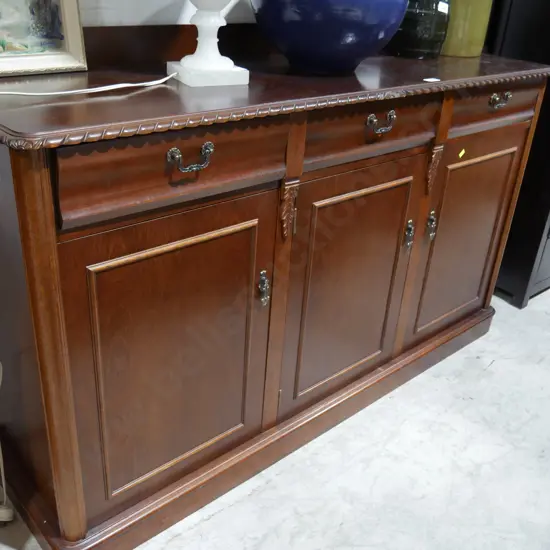 Sideboard