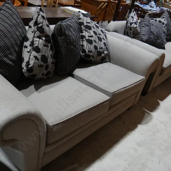 2 piece lounge suite