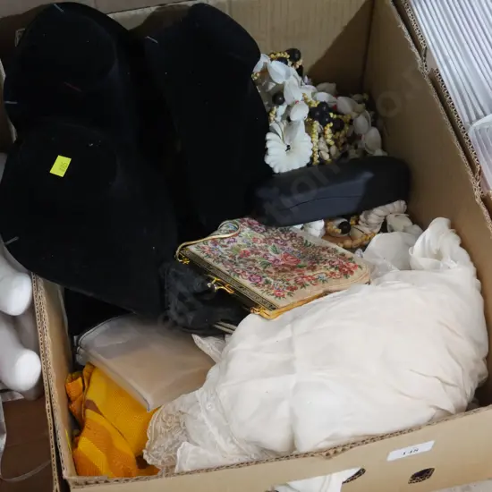 Jewellery stands etc