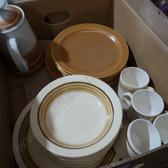 Box of Crown Lynn etc