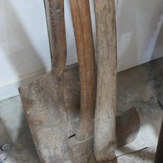 Spade , axe , grubber