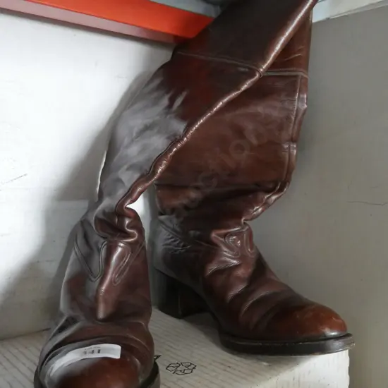 Leather boots size 7